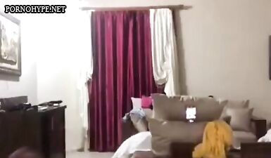 Старый турецкий мужик трахает двух шалав в жарком порно