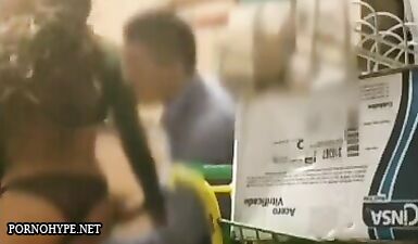 Мощный старый босс удовлетворяет молодую турецкую красотку в складском помещении