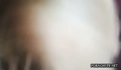 Сексапильная бестия облизывает и сосет толстый член своего парня, пока не доведет его до оргазма!