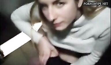 Взрыв страсти: Огненный роман в запертом туалете фаст-фуда
