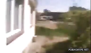 Горячая туристка облизывает длинный член водителя и трахается в автомобиле!