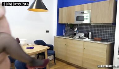 Горячая французская шлюха стонет от жесткого аматорского секса