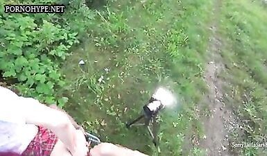 Жесткий анальный секс в лесу: Кончил внутрь!