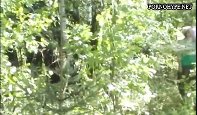 Старуха отсосала и отдалась незнакомцу в пизду на природе