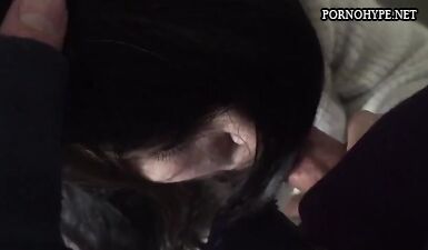 Горячая казахская шлюха жадно сосет и глотает член в аматорском порно
