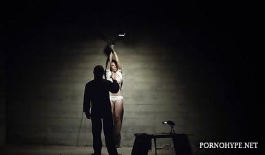 Сексуальная шлюха Ава Верне жаждет удовольствия с прищепками на сосках в горячем БДСМ видео