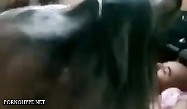Похотливая арабская красотка жестко оттрахана в узкую задницу