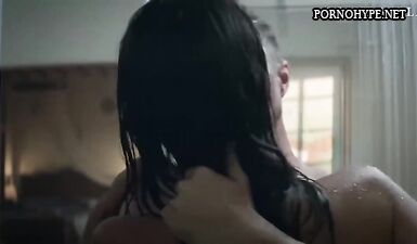 Поимел Аарона Пола и Эмили Ратаковски в горячем душевом порно-экшене!