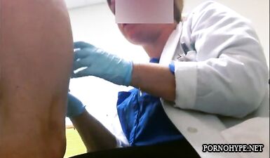 Сексуальная врачиха из Австралии: Оральный прием и рукоблудие для удовлетворения пациентов!