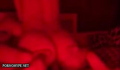 Сексуальные шлюхи в домашнем порно: горячий тройничок
