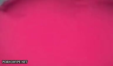 Горячая черножопая красотка страстно трахается на огромном члене