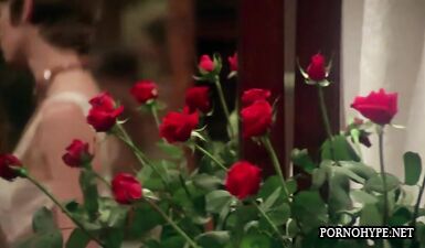 Господин с кнутом доминирует над шлюхами в роскошном БДСМ особняке