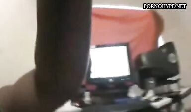 Супер горячее порно: Сексапильная шлюха отсасывает и трахается перед объективом!
