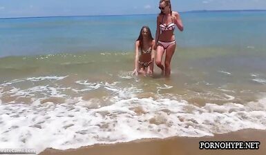 Пылкий пляжный пикник: страстное шаловливое действо двух горячих красоток