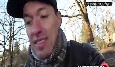 Жаркий секс в запущенной хате: парень жестко оттрахал подружку в мокрую киску