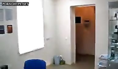 Армянка сосет член у начальника на работе