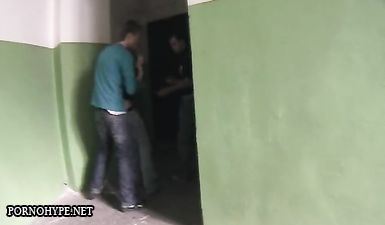 Друзья изнасиловали жену пока мужа не было дома