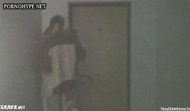 Подростки трахаются в подъезде скрытой камерой