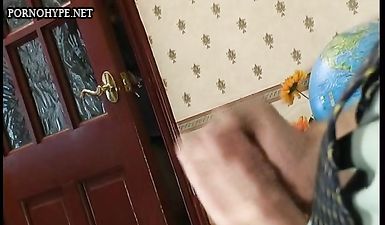 Дочь увидела как отец дрочит и трахнулась с ним