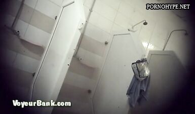 Горячие красотки принимают горячий душ с шикарным лесбийским сексом!