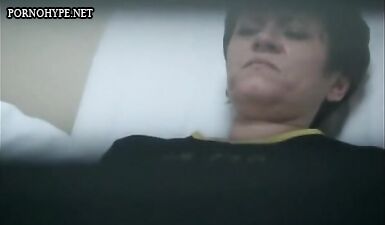 Горячая медосмотренная старушка: самый извращенный гинекологический прием!