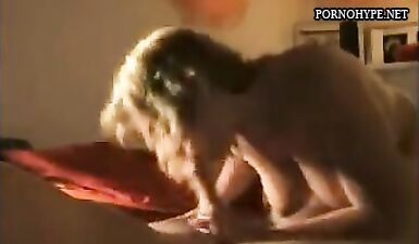 Горячая Шлюха Бабеха Раздвигает Ноги и Кричит от Наслаждения