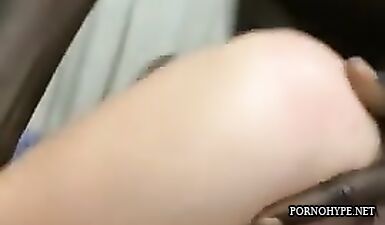 Горячая брюнетка в экстазе от огромного черного члена!