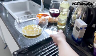 Жесткий трах Mewslut в парке: горячее секс-свидание!