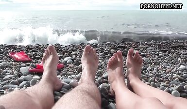 Горячие девчонки без трусиков: Секс на пляже в HD!