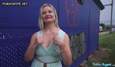 Чешскую блондинку Lily сняли и отдолбили на вокзале