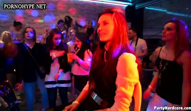 Порно вечеринка с оргией в ночном клубе ЖЕСТЬ!