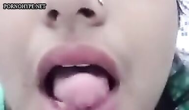 Распутная индийская мамаша с сочными формами