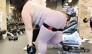 Толстушки в эротическом видео занимаются спортом