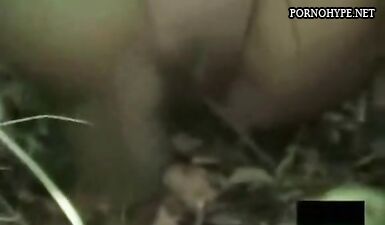 Азиатские тинки занимаются любовью на улице