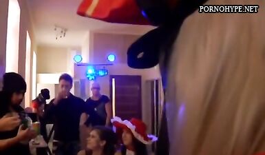 Хэллоуинский вечер превратился в оргию с развратными сосками