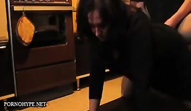 Когда ваш хозяин делает вашу жену своей шлюхой