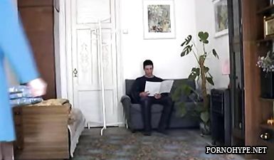 Сын заснял скрытой камерой как трахает мать в волосатую пизду