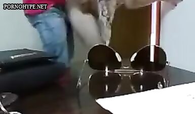 Ненасытный начальник жестко трахает секретаршу на скрытую камеру