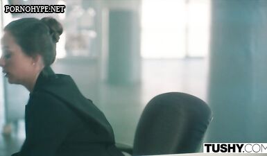 Горячая Эбигейл в экстазе от жесткого двойного проникновения на огромных черных членах
