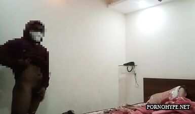 Сексапильная индийская красотка жестко трахается на толстом члене