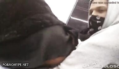 Похотливый трах Каа и Винни в пустом вагоне метро