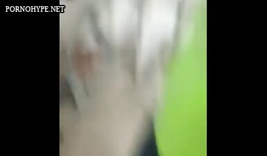 Студентка лижет пилотку пьяной подруге в туалете