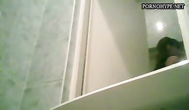 Свидетель поставил скрытую камеру в женском туалете на свадьбе лучшего друга