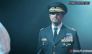 Инопланетянку трахнули при встрече