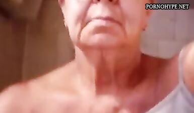 Бабушке нужно кончить