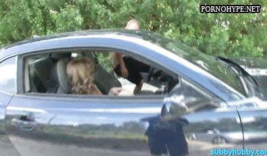 Муж куколд смотрит как чужой член входит в пизду жене