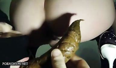 Баба с красивой попокой какает в рот другу копро извращенцу