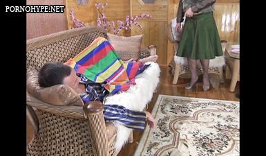 50 летняя толстая баба заставила мужика лизать жирную пизду