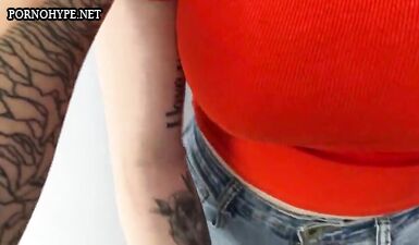Похотливый парень выебал незнакомку в рот в подъезде в первом лице