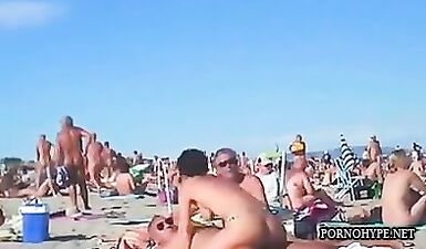 Горячий секс на нудистском пляже: страсть и разврат без запретов!